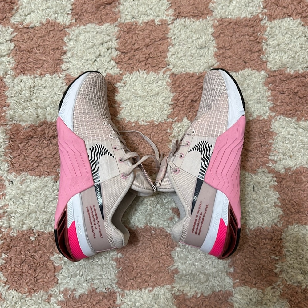 Nike Woman’s Metcon 8 - Barely Rose Pink